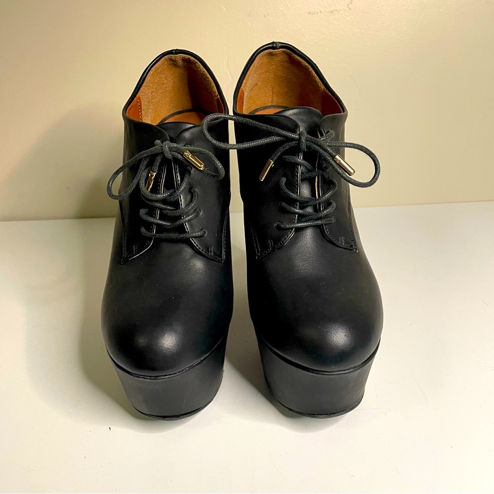 NWOT Dollhouse Heels Bootie Platform Black